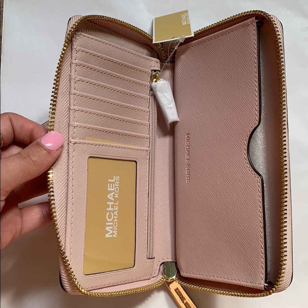 SOLD Michael Kors Large Jet Set Phone Wallet - Picture 2 of 7